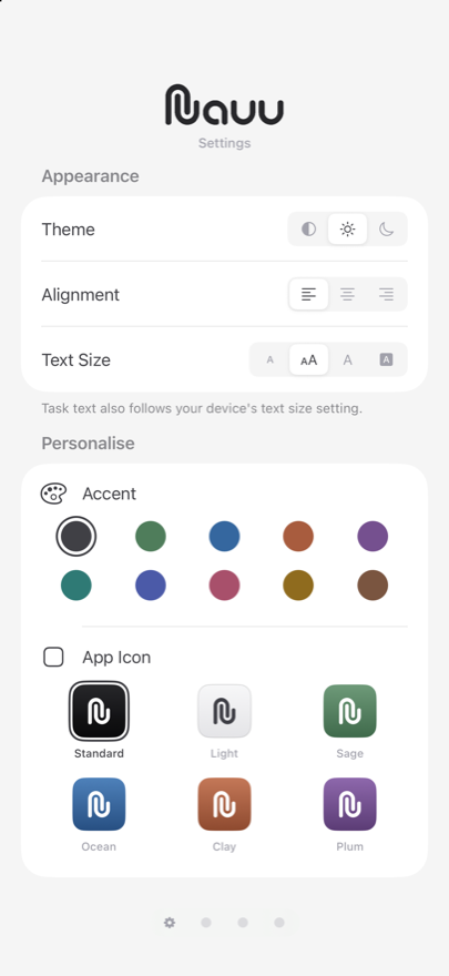 Nauu's settings: theme, alignment and text size, plus ten accent colours and six app icons.